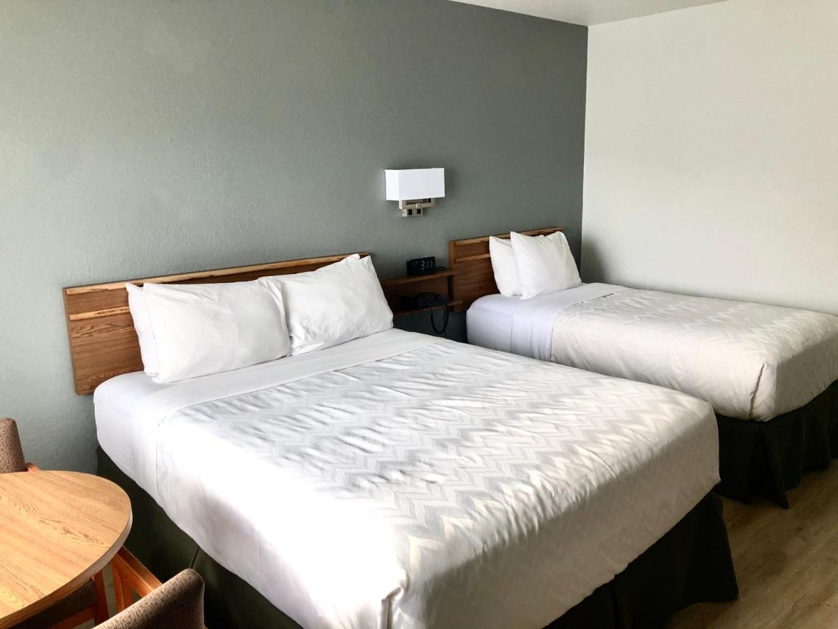 Super 8 By Wyndham Fort Bragg Esterno foto
