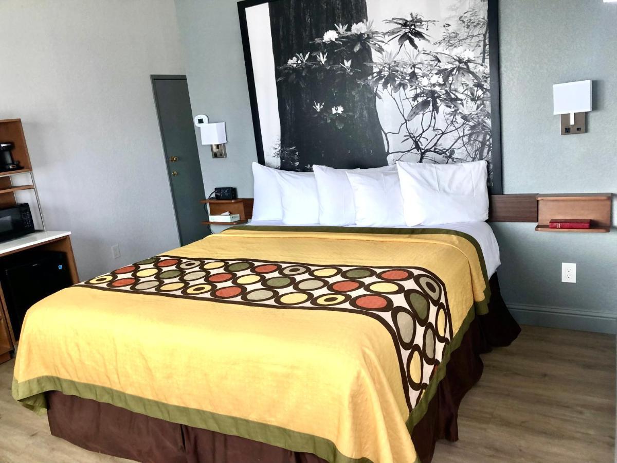Super 8 By Wyndham Fort Bragg Esterno foto