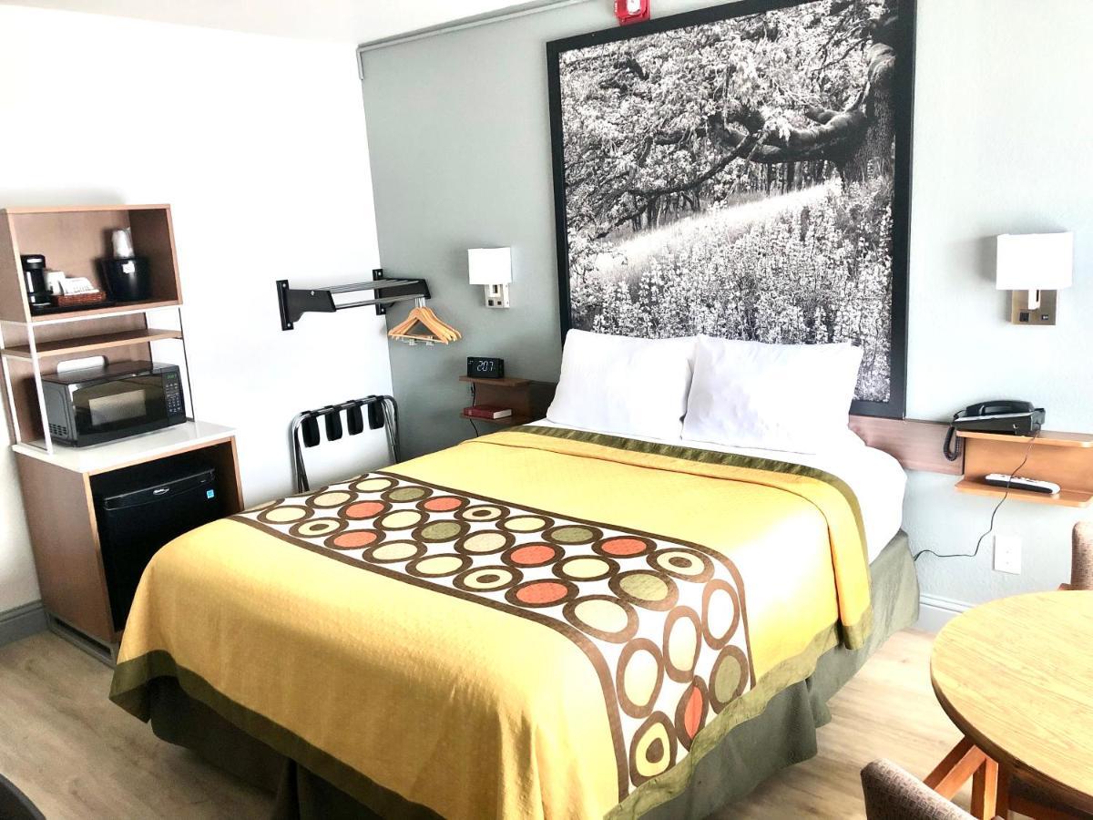 Super 8 By Wyndham Fort Bragg Esterno foto