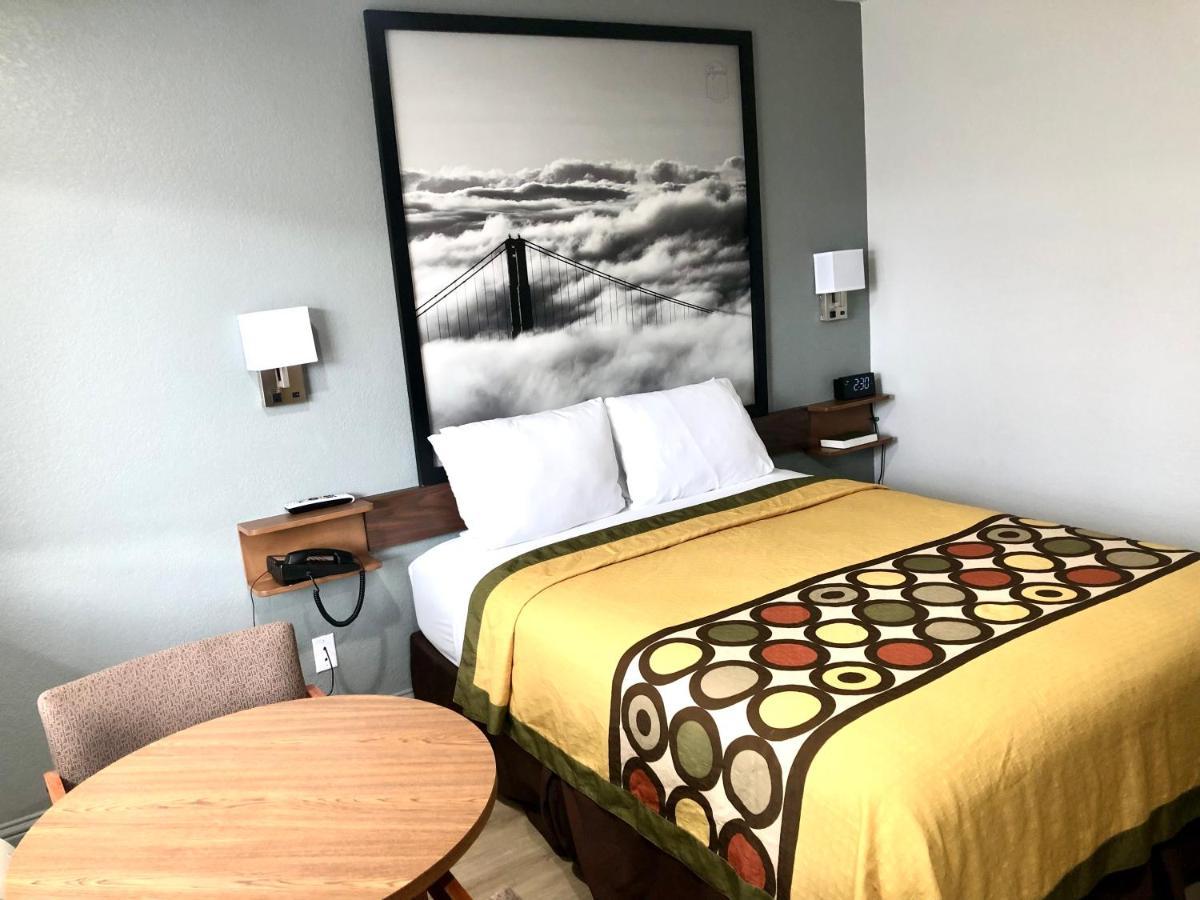 Super 8 By Wyndham Fort Bragg Esterno foto