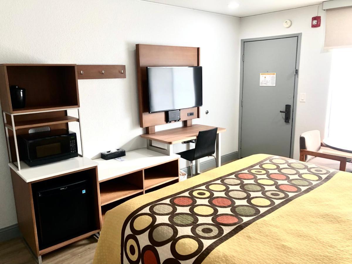 Super 8 By Wyndham Fort Bragg Esterno foto