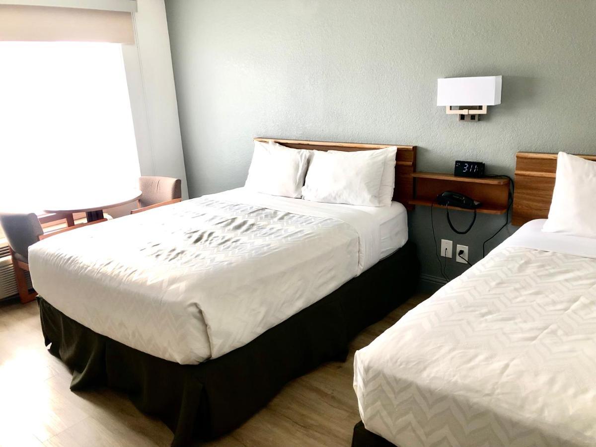 Super 8 By Wyndham Fort Bragg Esterno foto