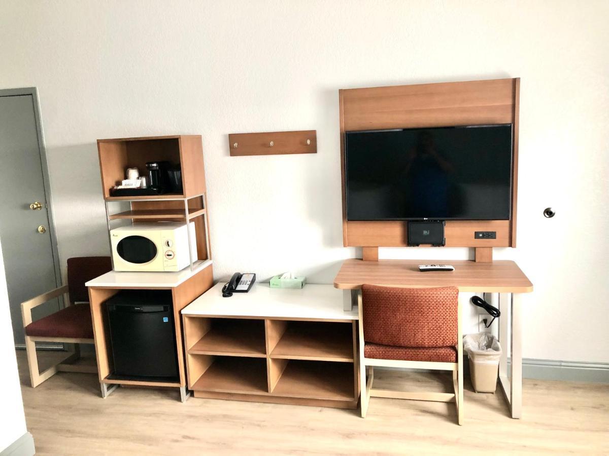 Super 8 By Wyndham Fort Bragg Esterno foto