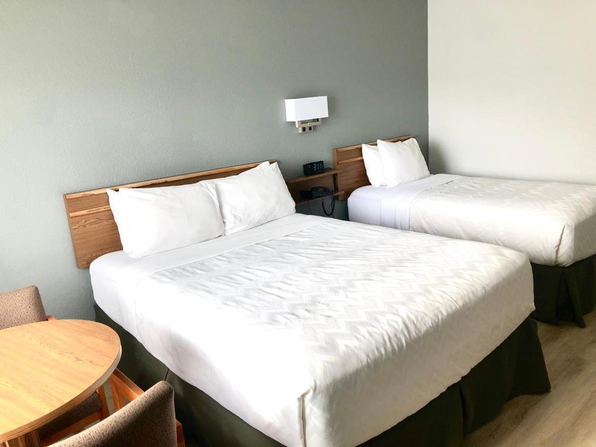 Super 8 By Wyndham Fort Bragg Esterno foto