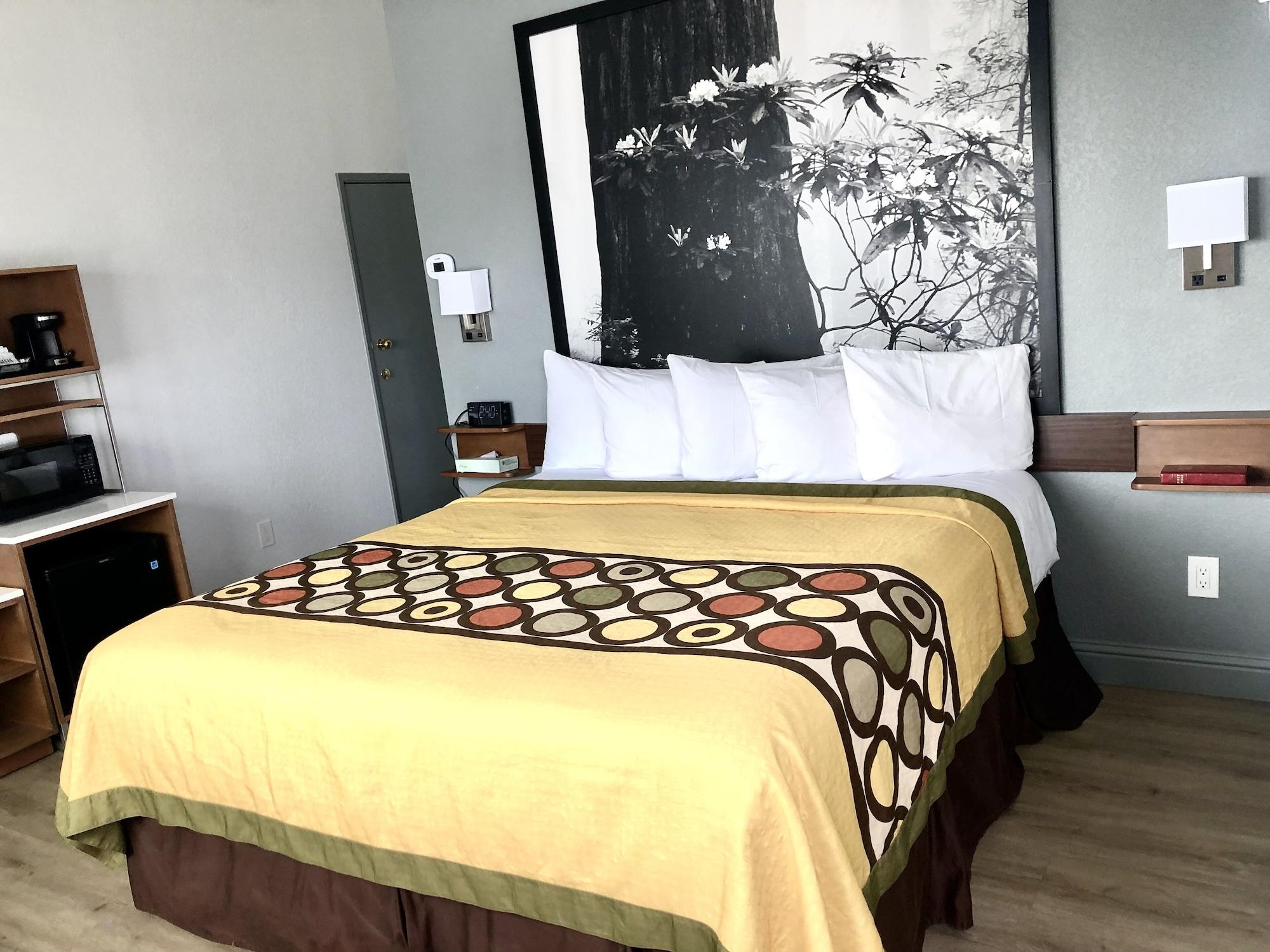 Super 8 By Wyndham Fort Bragg Esterno foto