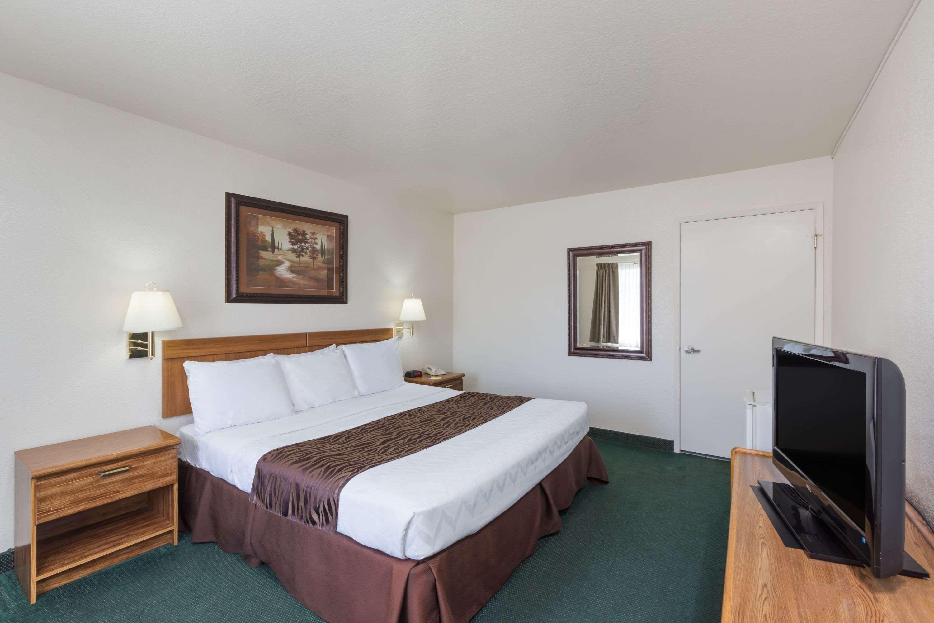 Super 8 By Wyndham Fort Bragg Esterno foto