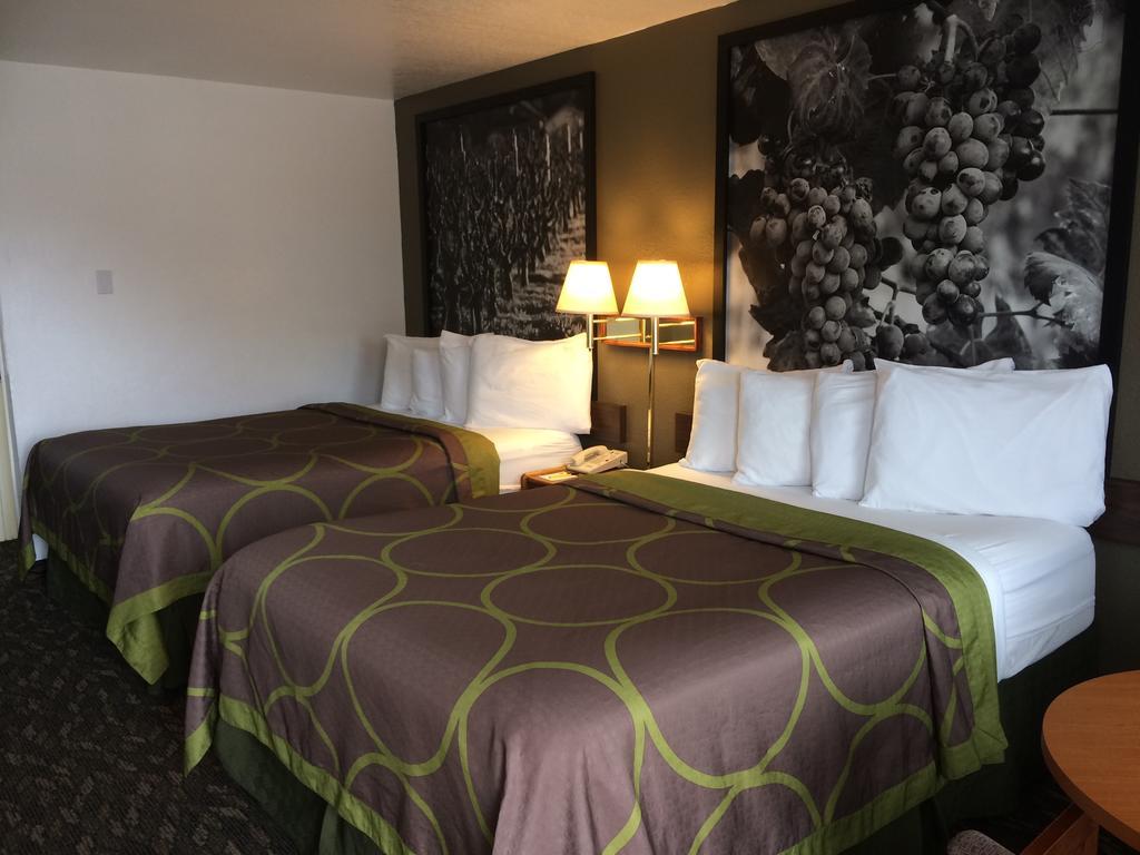 Super 8 By Wyndham Fort Bragg Esterno foto