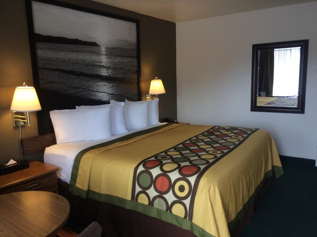 Super 8 By Wyndham Fort Bragg Esterno foto