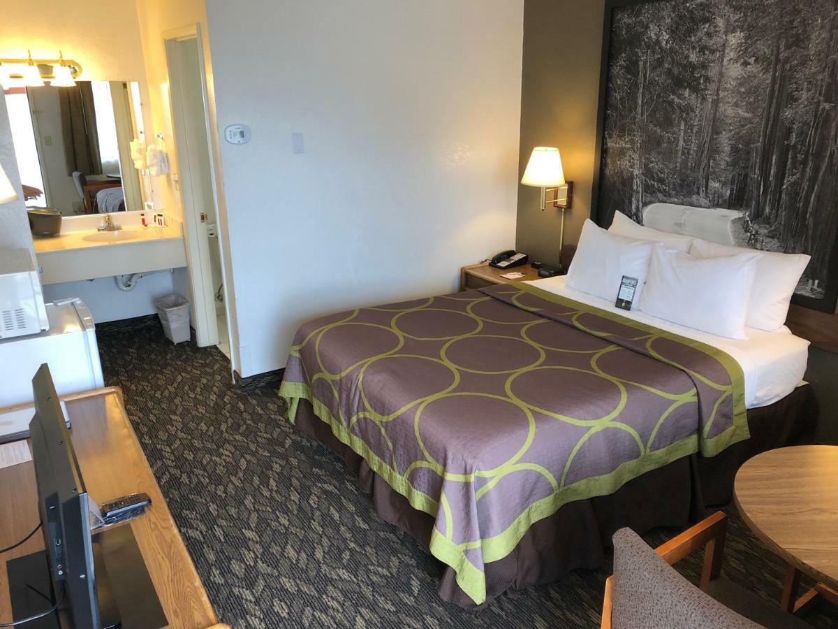 Super 8 By Wyndham Fort Bragg Esterno foto